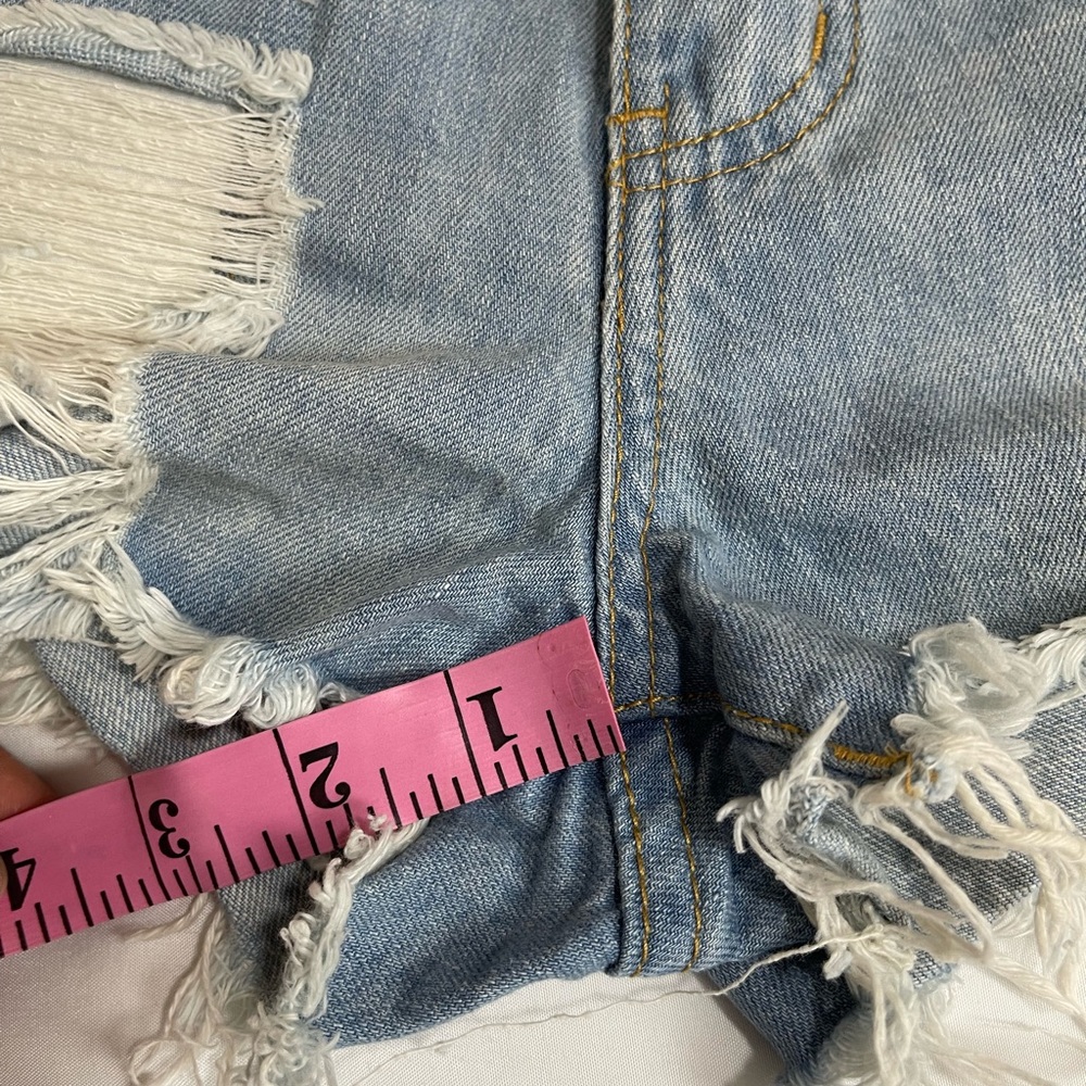 Nature Distressed Light Washed jean Short Size M - Picture 8 of 9